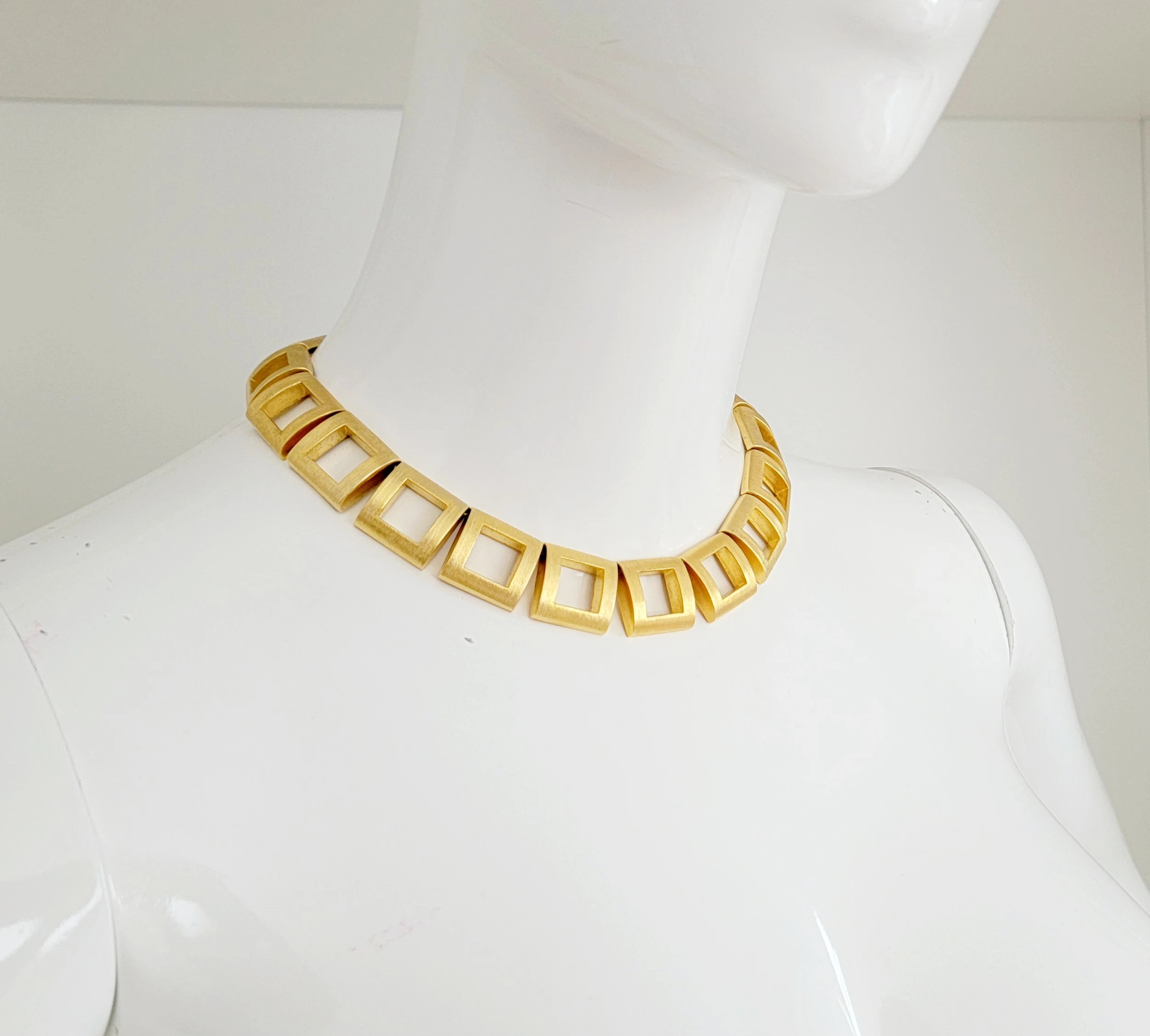 Vintage Modeschmuck Helena Rubinstein | LOOP Marketplace
