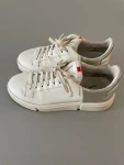 V Design Sneakers