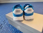 Neue Adidas Sneakers