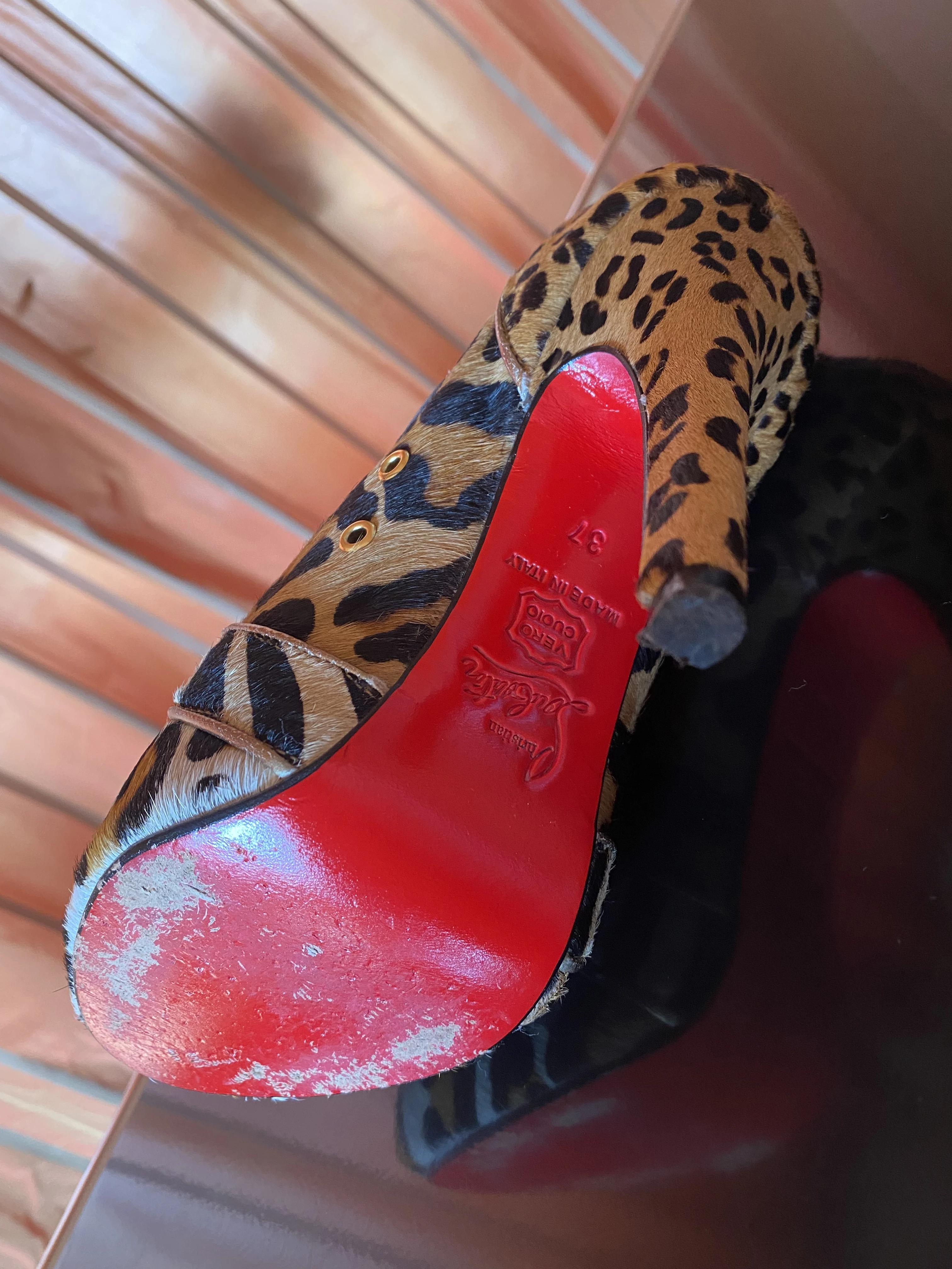 Fell Leo Christian Louboutin | LOOP Marketplace