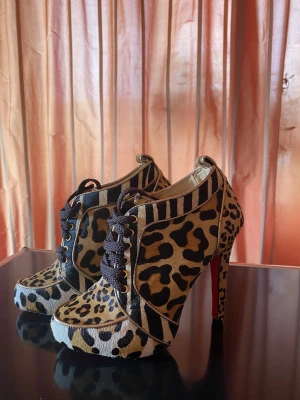 Fell Leo Christian Louboutin | LOOP Marketplace