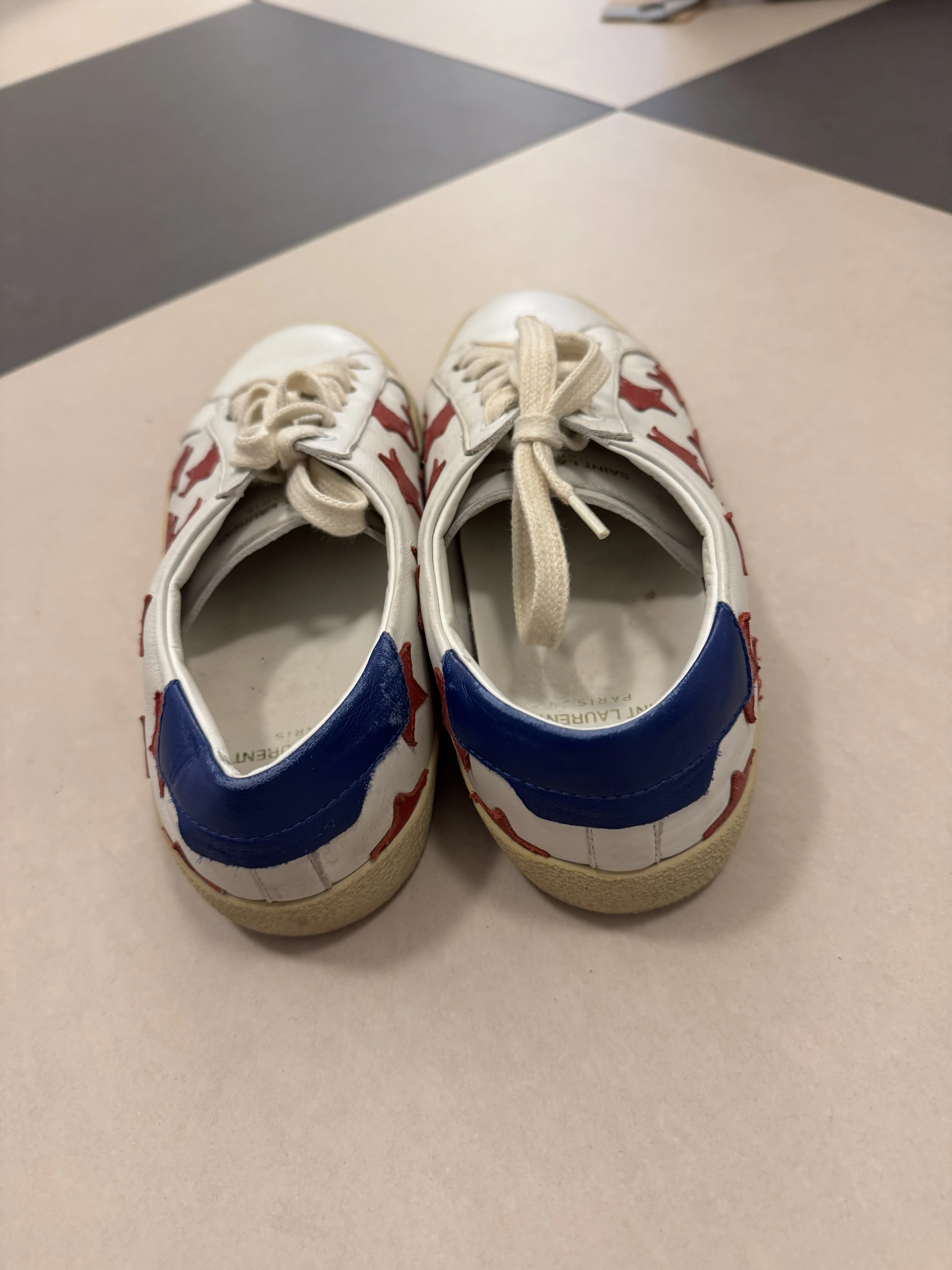 Saint Laurent Sneakers mit Sternen | LOOP-Marktplatz