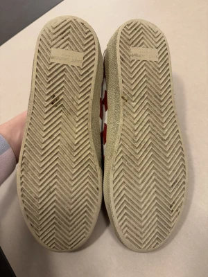 Saint Laurent Sneakers mit Sternen | LOOP-Marktplatz