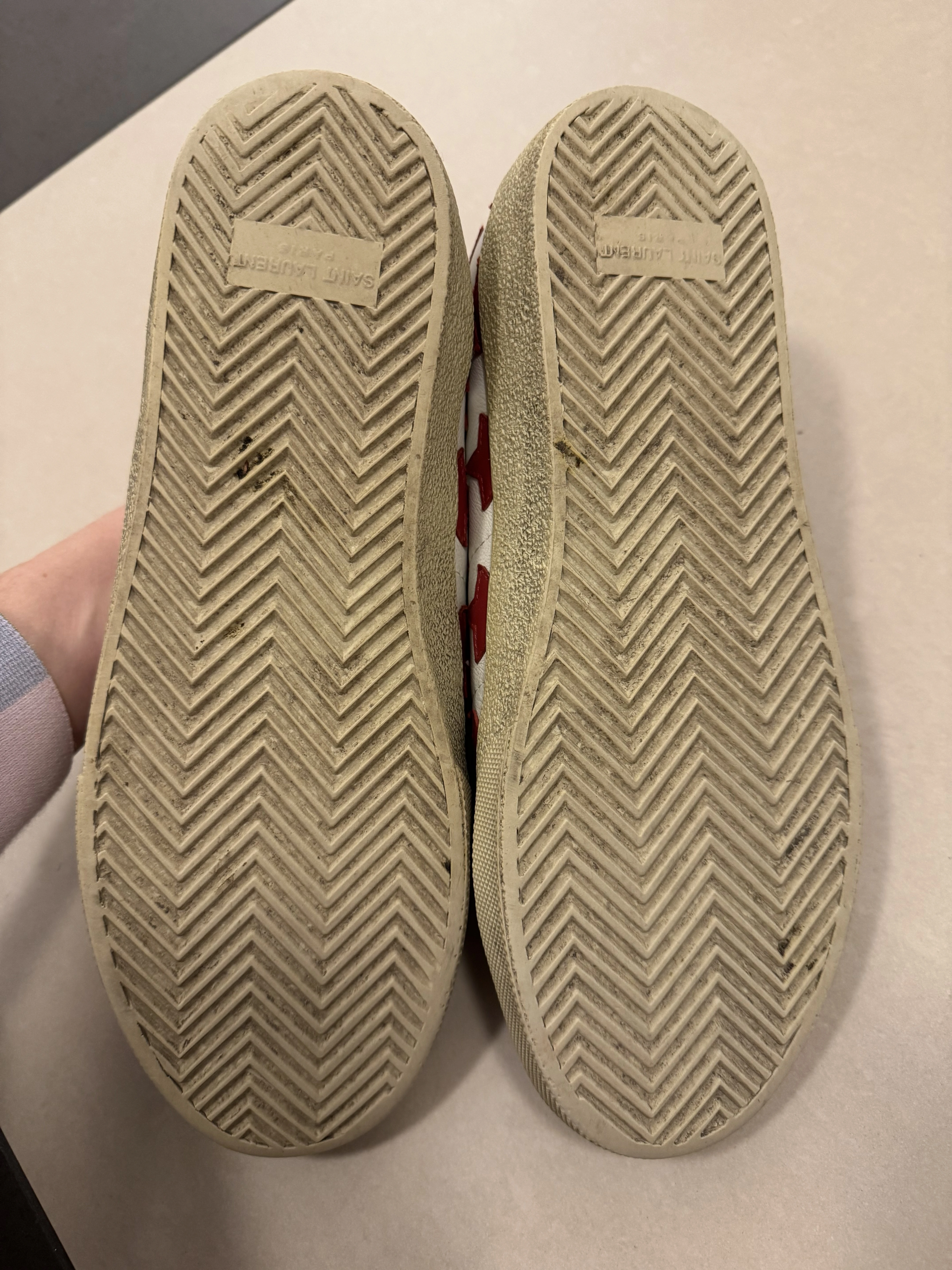 Saint Laurent Sneakers mit Sternen | LOOP-Marktplatz