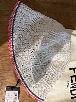 Fendi bucket hat | LOOP-Marktplatz