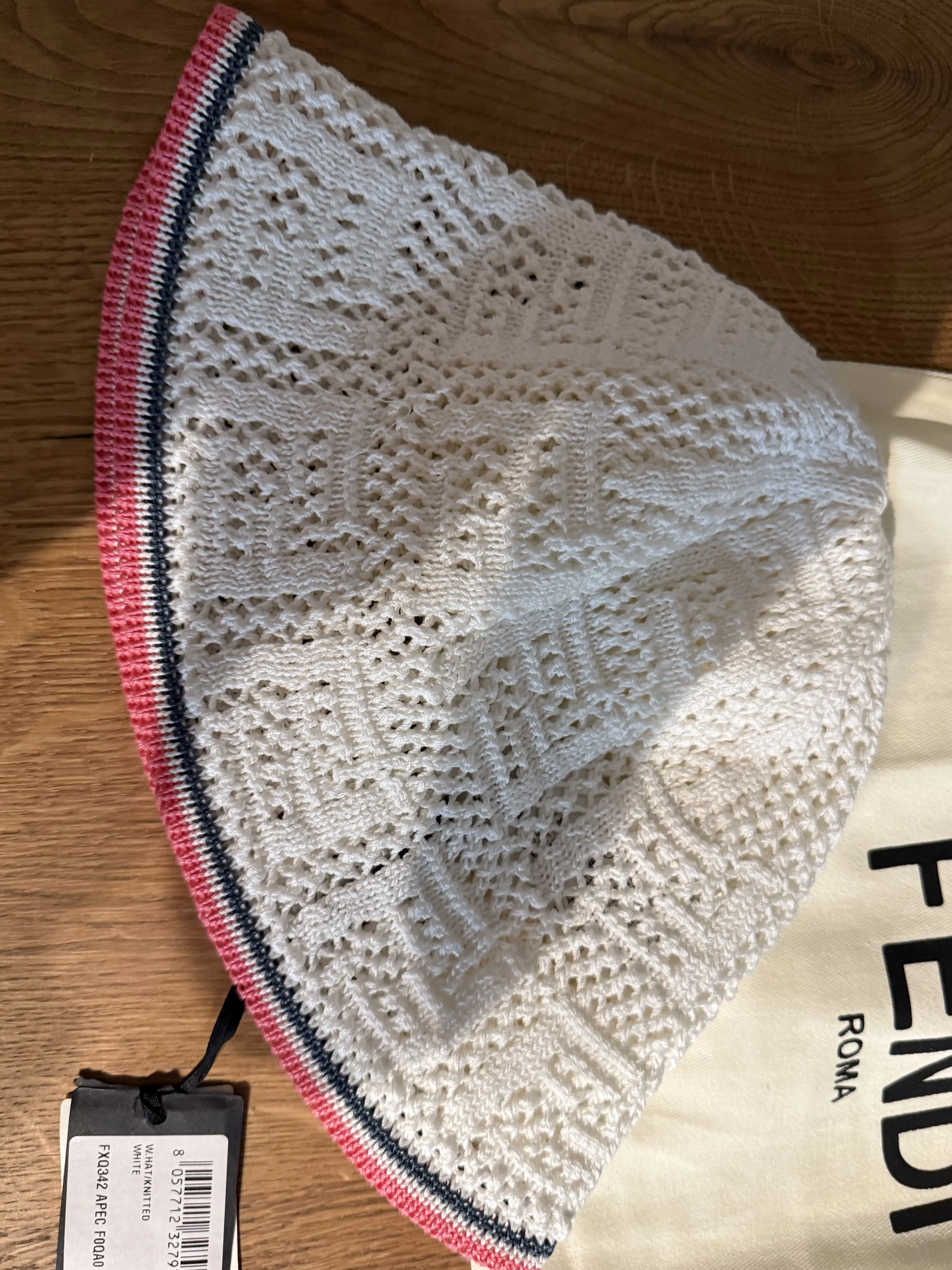 Fendi bucket hat | LOOP-Marktplatz