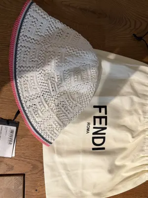 Fendi bucket hat | LOOP-Marktplatz