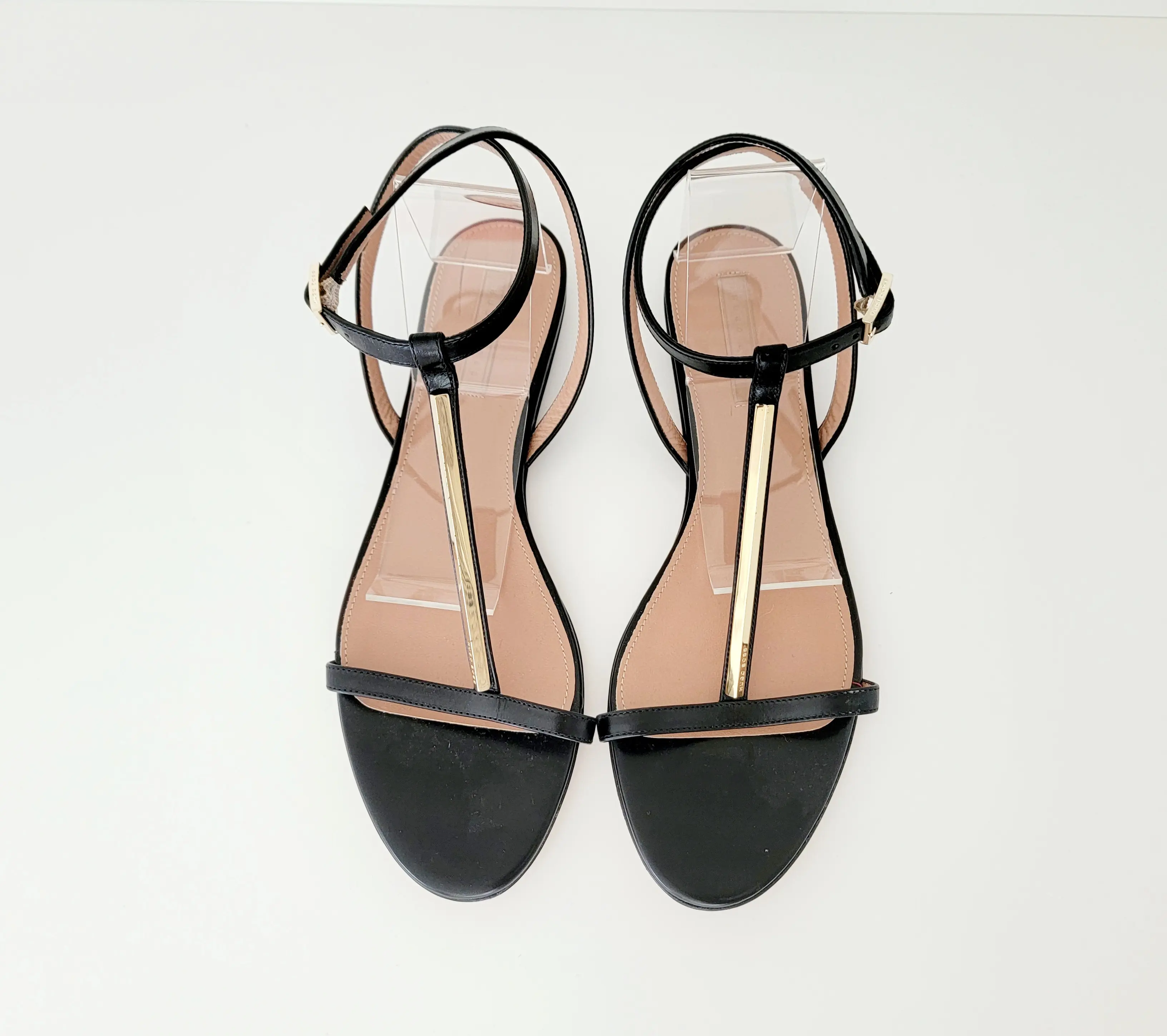 Neue Hugo Boss Sandalen | LOOP-Marktplatz