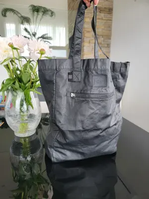 Gucci Shopper | LOOP Marketplace