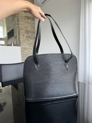 Louis Vuitton Epi Lussac Tasche | LOOP Marketplace
