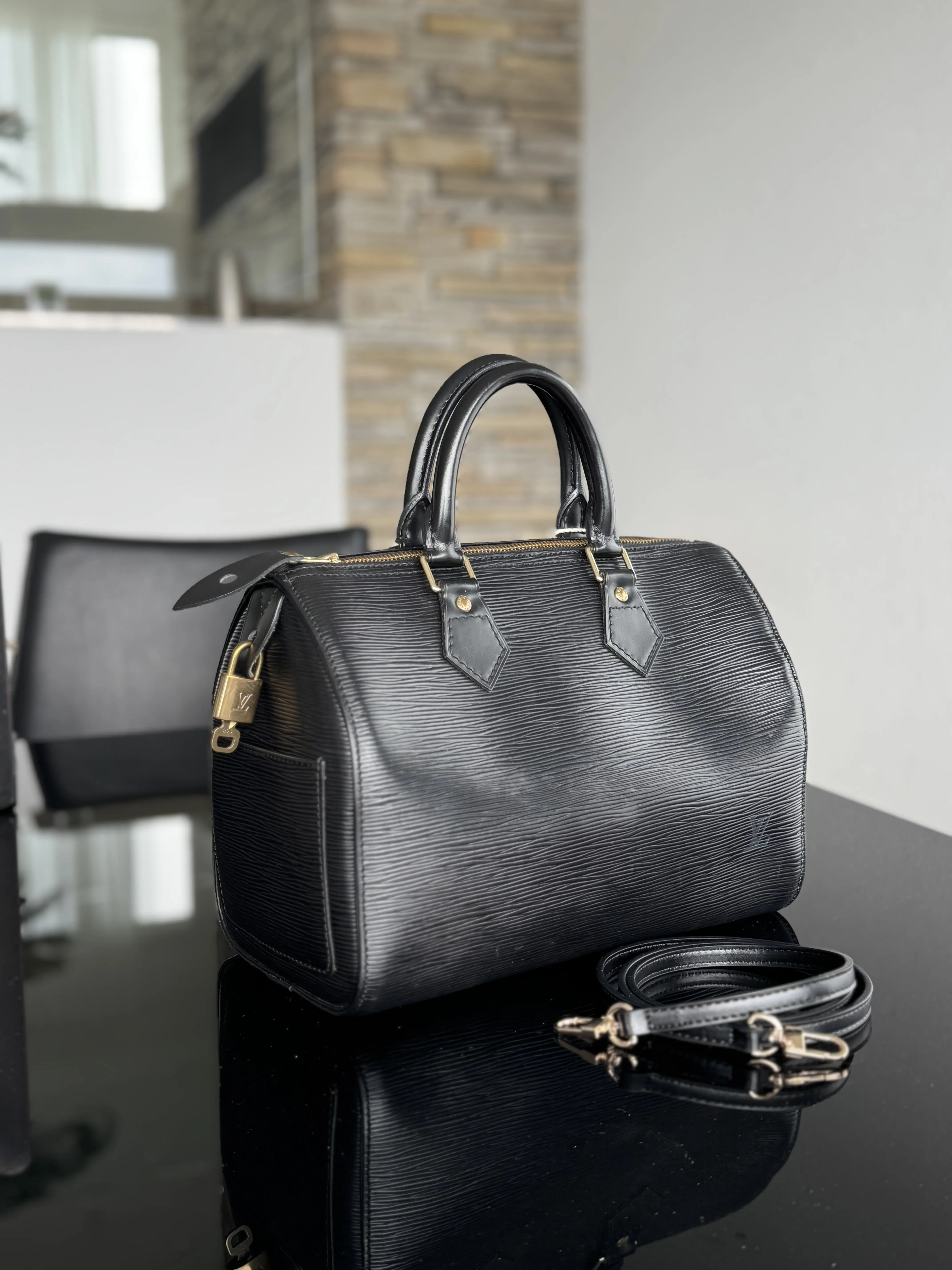Louis Vuitton Epi Speedy 25 | LOOP Marketplace