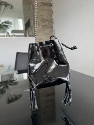 Kleines Miu Miu Täschchen | LOOP Marketplace