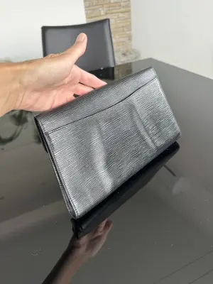 Louis Vuitton Clutch | LOOP Marketplace