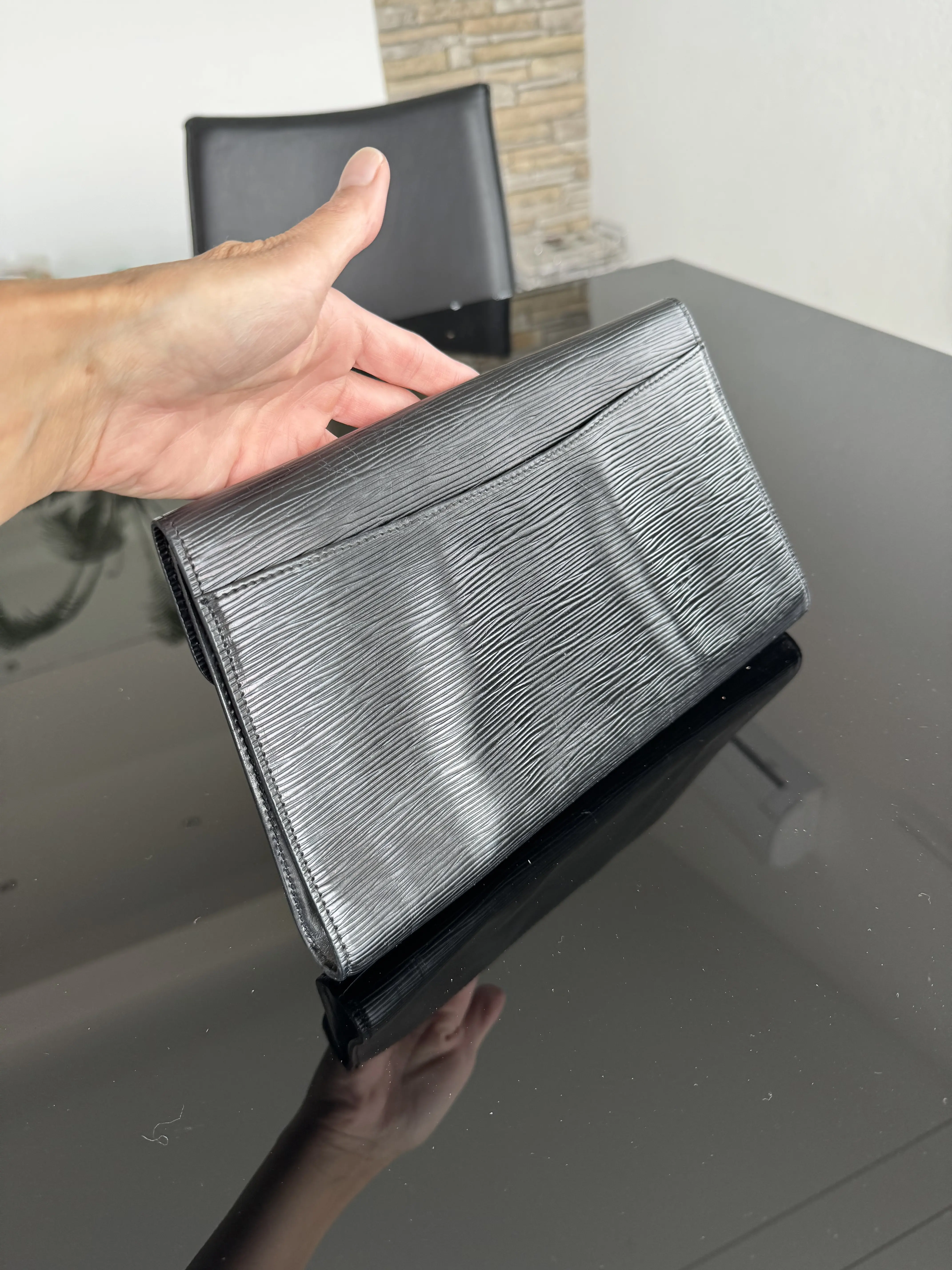 Louis Vuitton Clutch | LOOP Marketplace