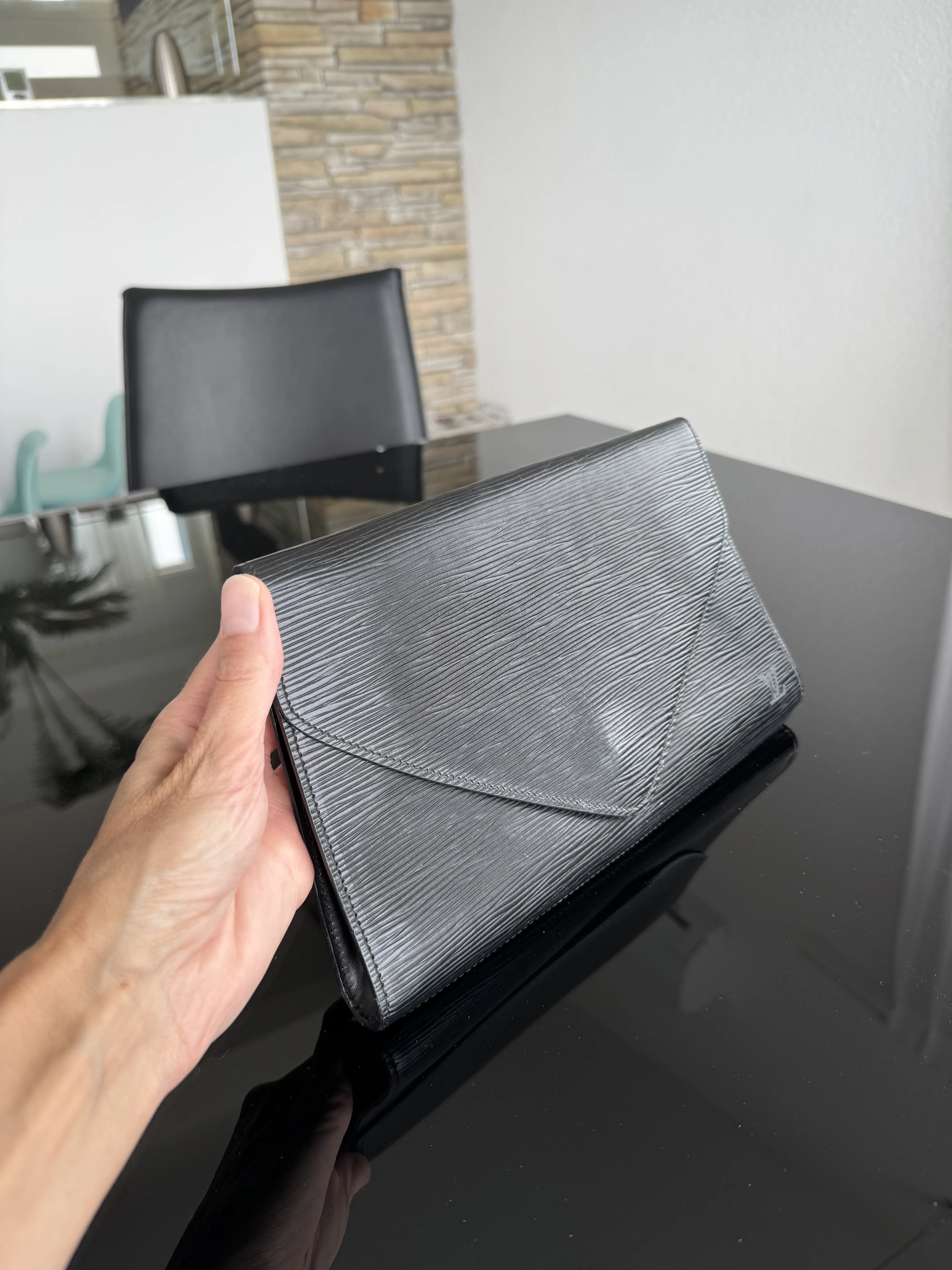 Louis Vuitton Clutch | LOOP Marketplace