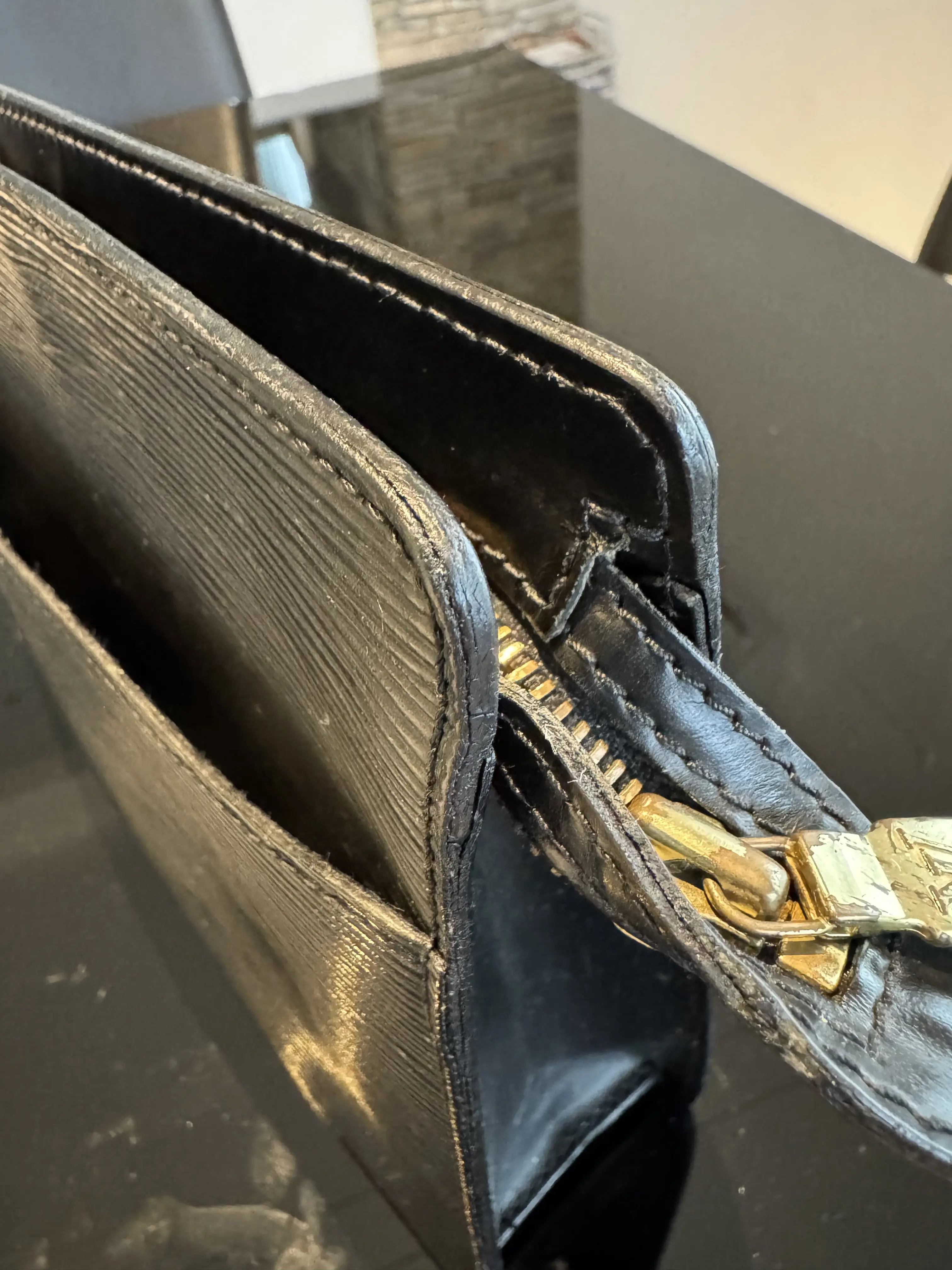 Louis Vuitton Pochette/ Clutch | LOOP Marketplace