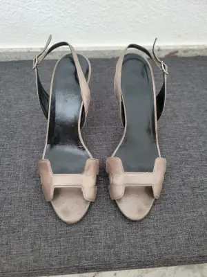Schöne Hermes Sandalen | LOOP-Marktplatz