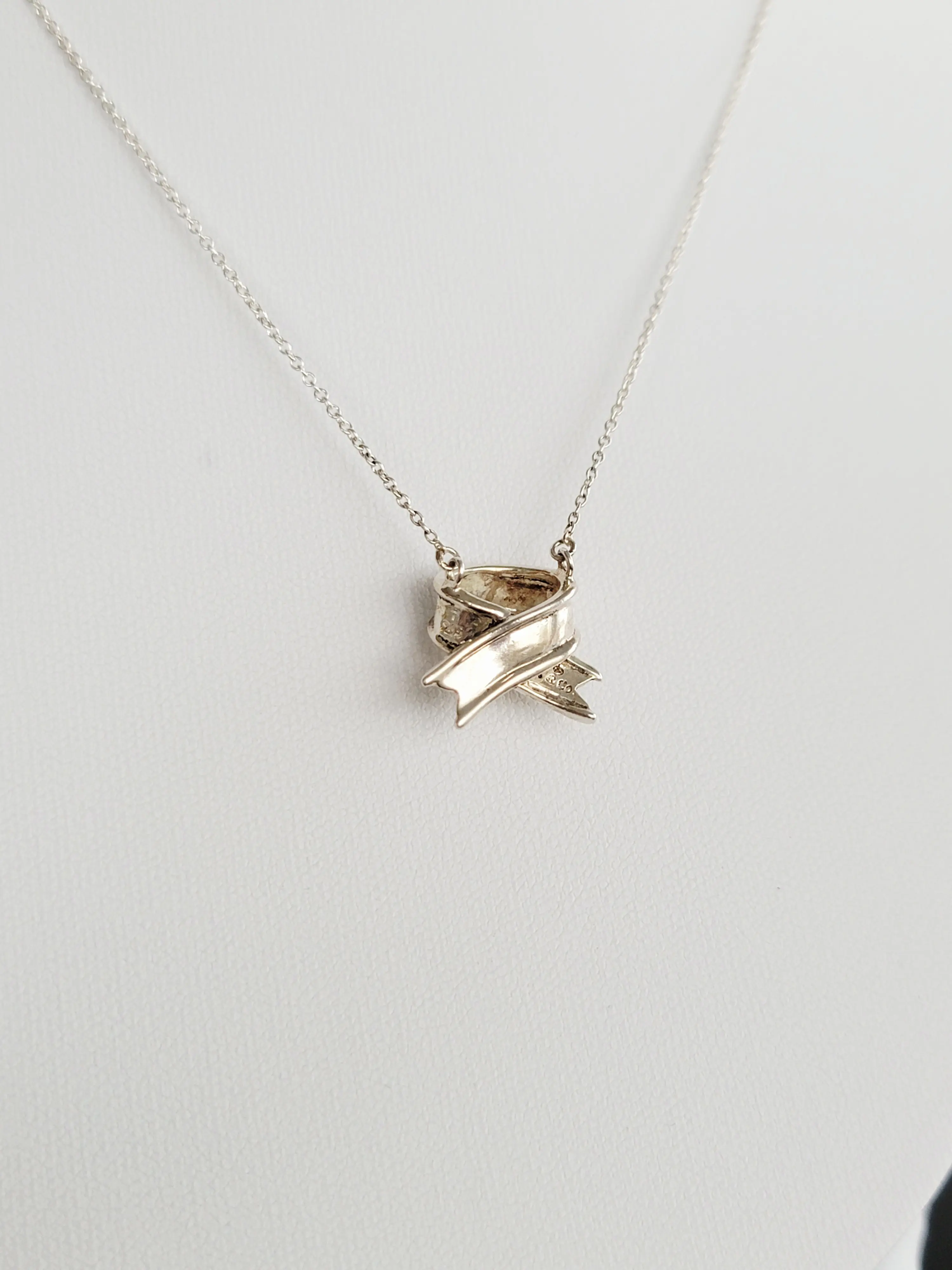 Tiffany & Co. Halskette mit "Schal" | LOOP-Marktplatz