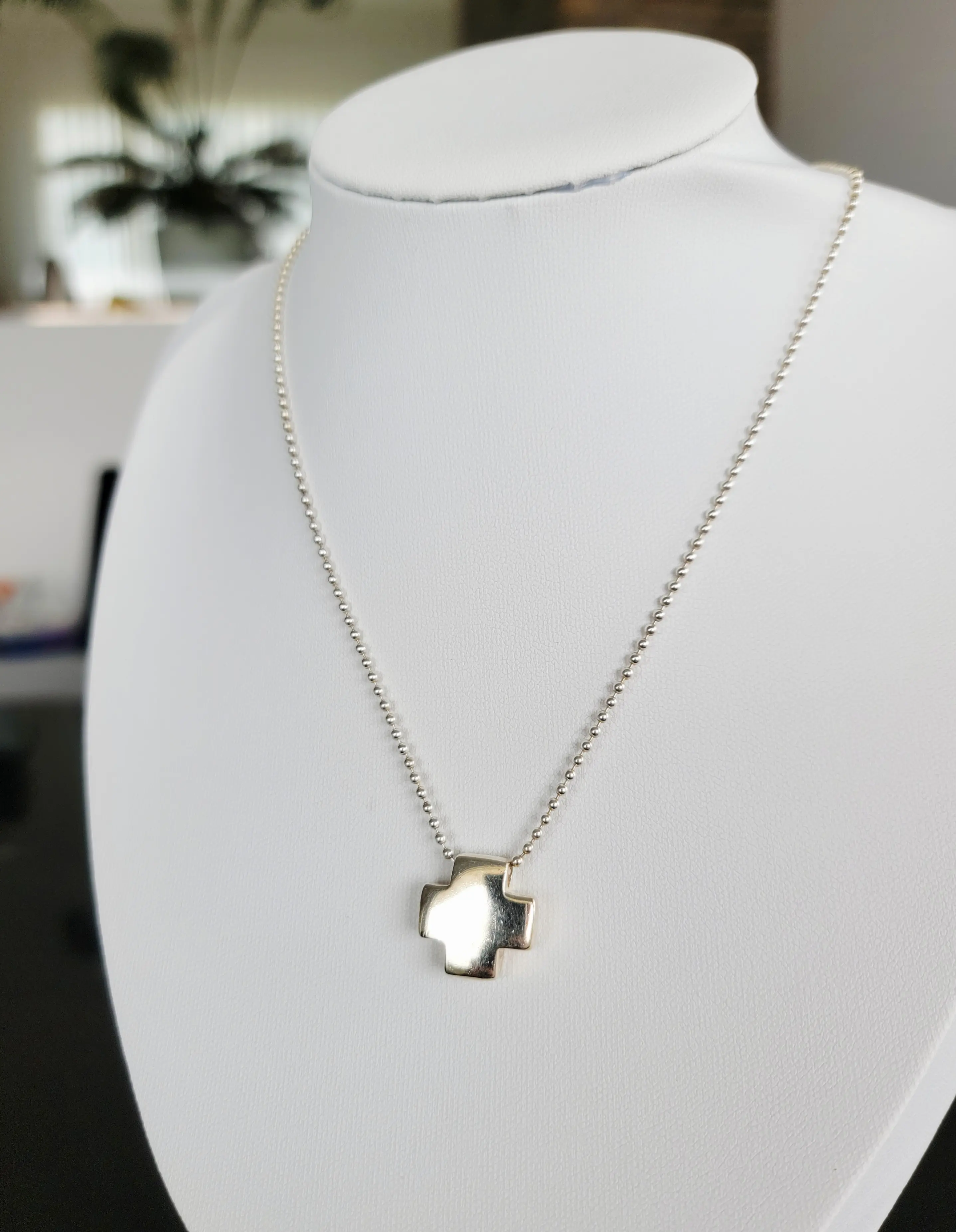 Tiffany & Co. Halskette mit Kreuz | LOOP-Marktplatz