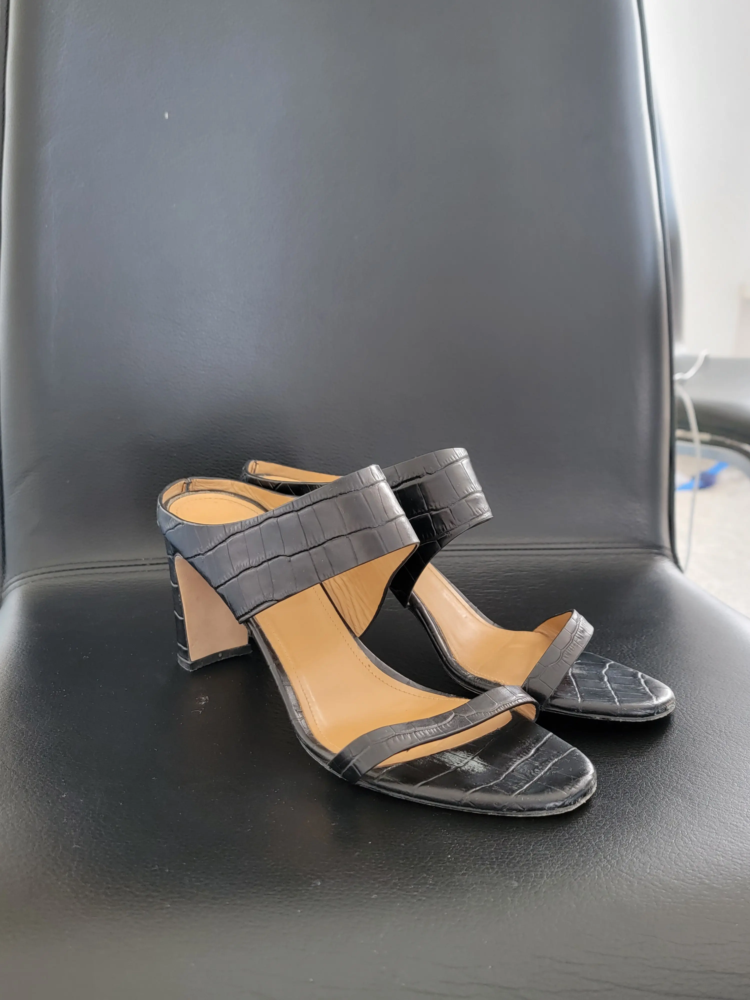 Schöne und bequeme Navyboot Sandalen | LOOP Marketplace