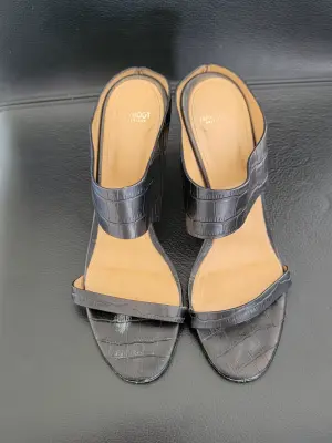 Schöne und bequeme Navyboot Sandalen | LOOP Marketplace