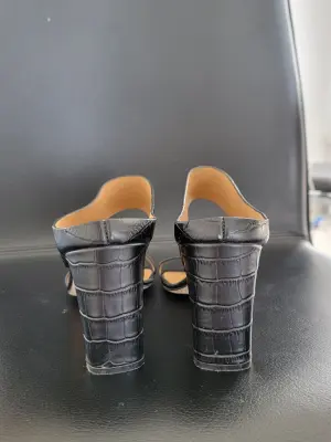 Schöne und bequeme Navyboot Sandalen | LOOP Marketplace
