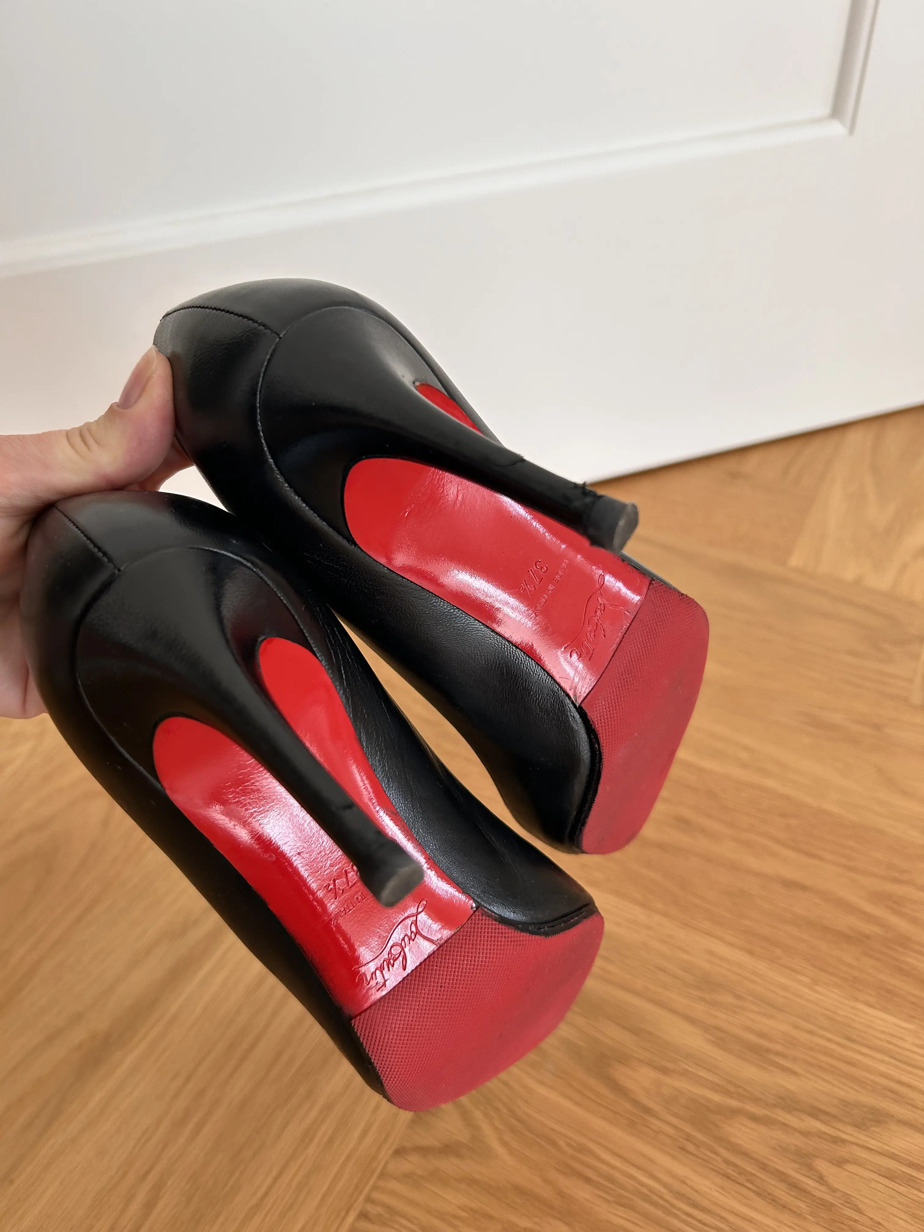 Louboutin heels | LOOP-Marktplatz