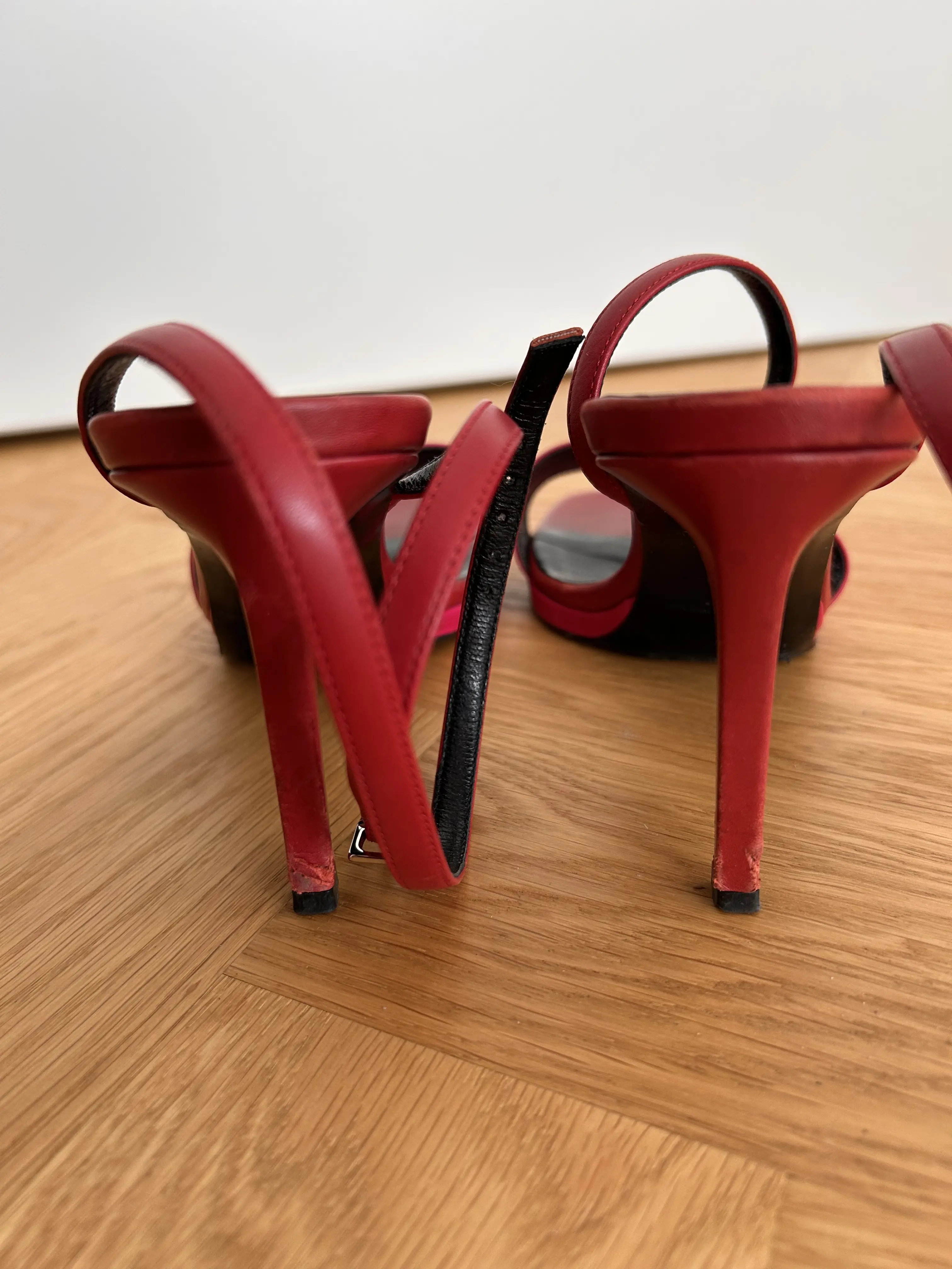 YSL sandals | LOOP-Marktplatz
