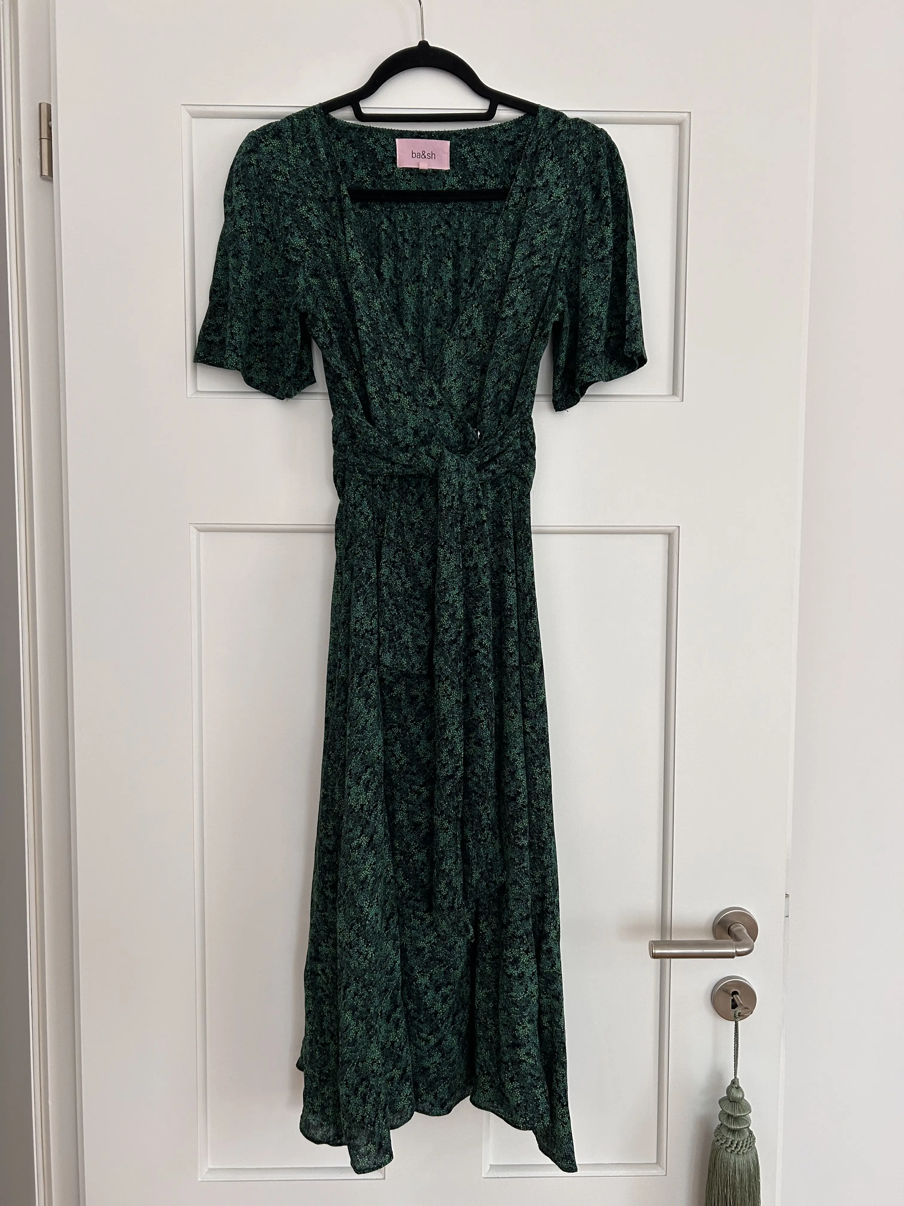 Green and black dress | LOOP-Marktplatz
