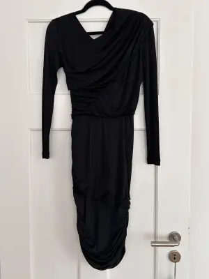 Black dress | LOOP-Marktplatz