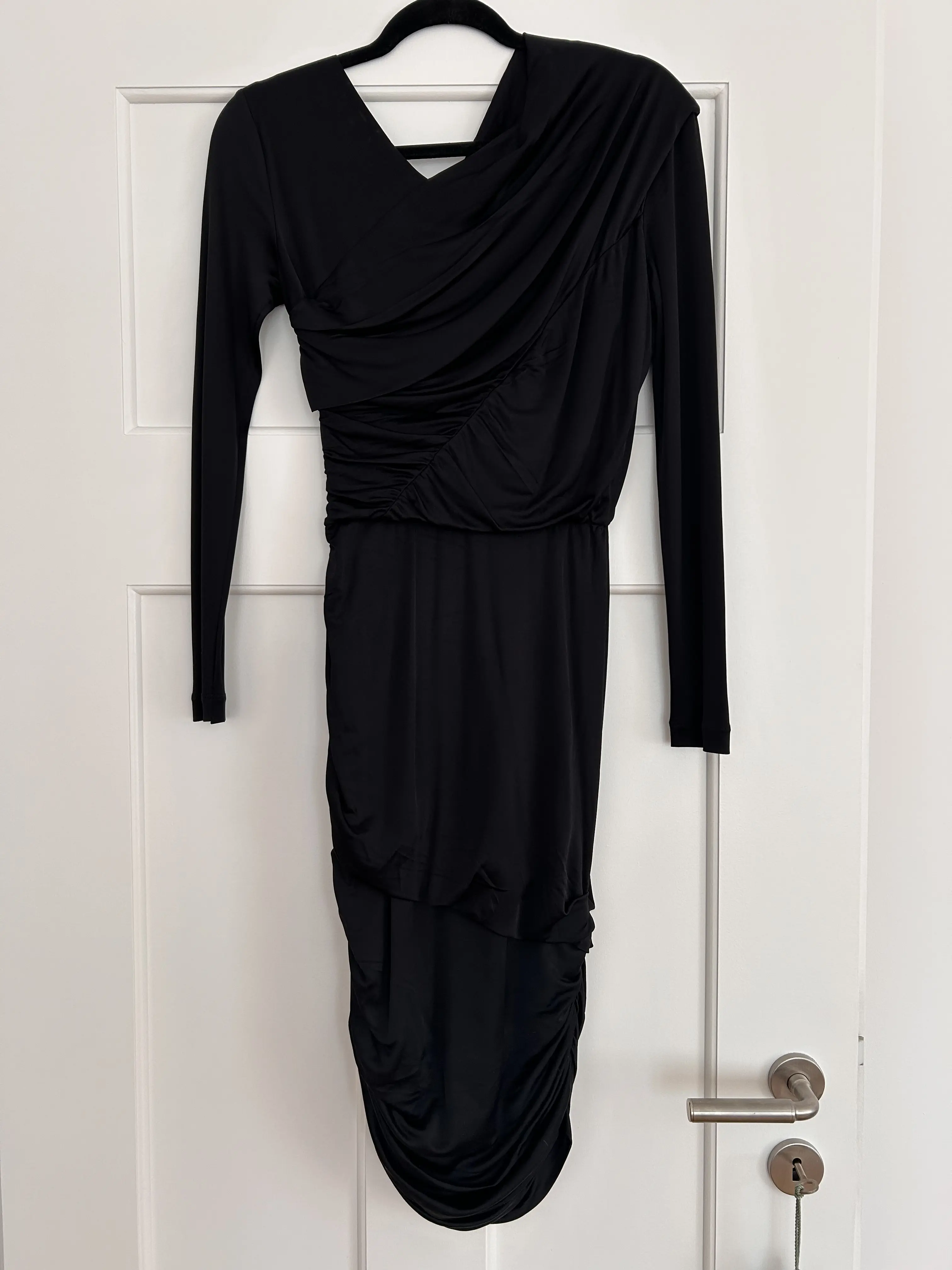 Black dress | LOOP-Marktplatz