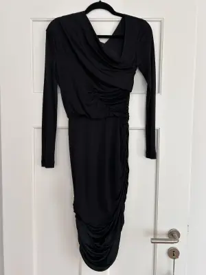 Black dress | LOOP Marketplace