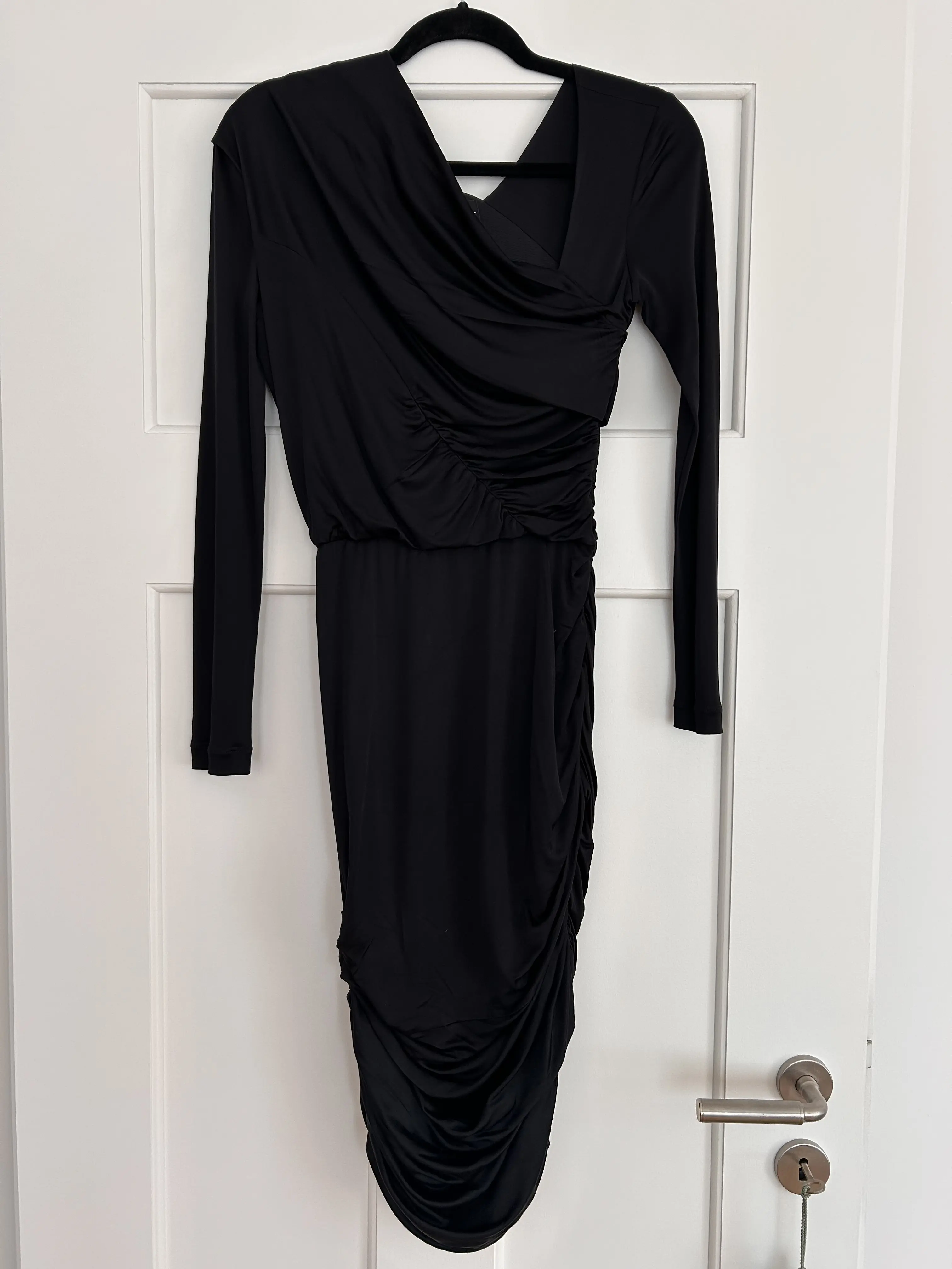 Black dress | LOOP-Marktplatz