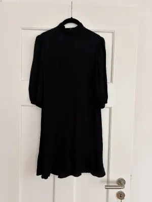 Little black dress | LOOP Marketplace