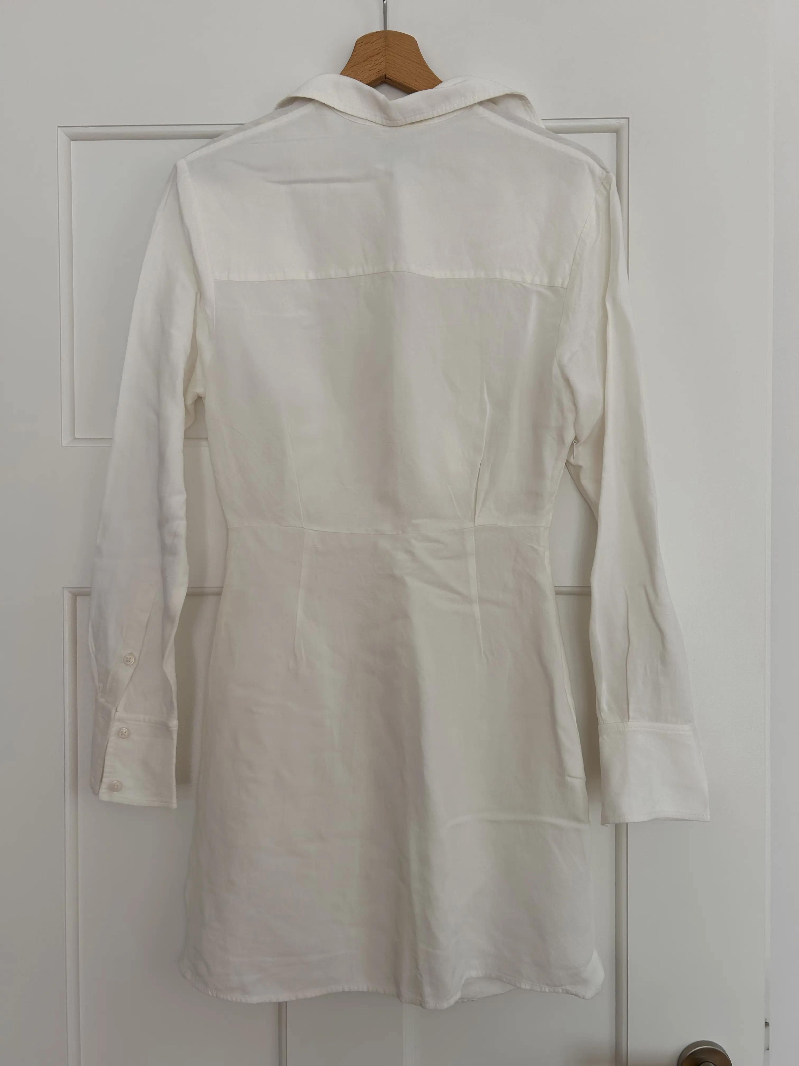 Summery white dress | LOOP-Marktplatz