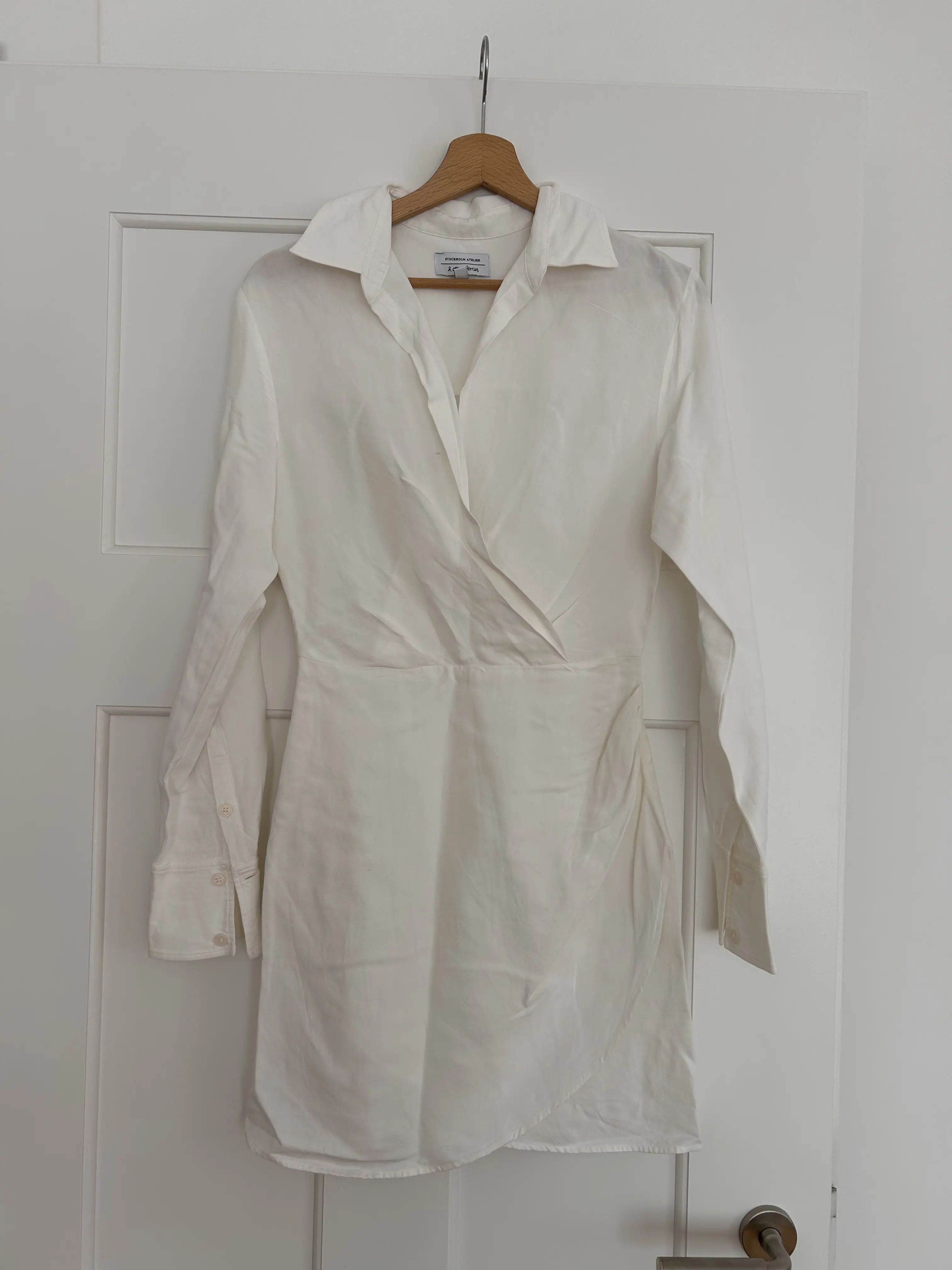 Summery white dress | LOOP-Marktplatz
