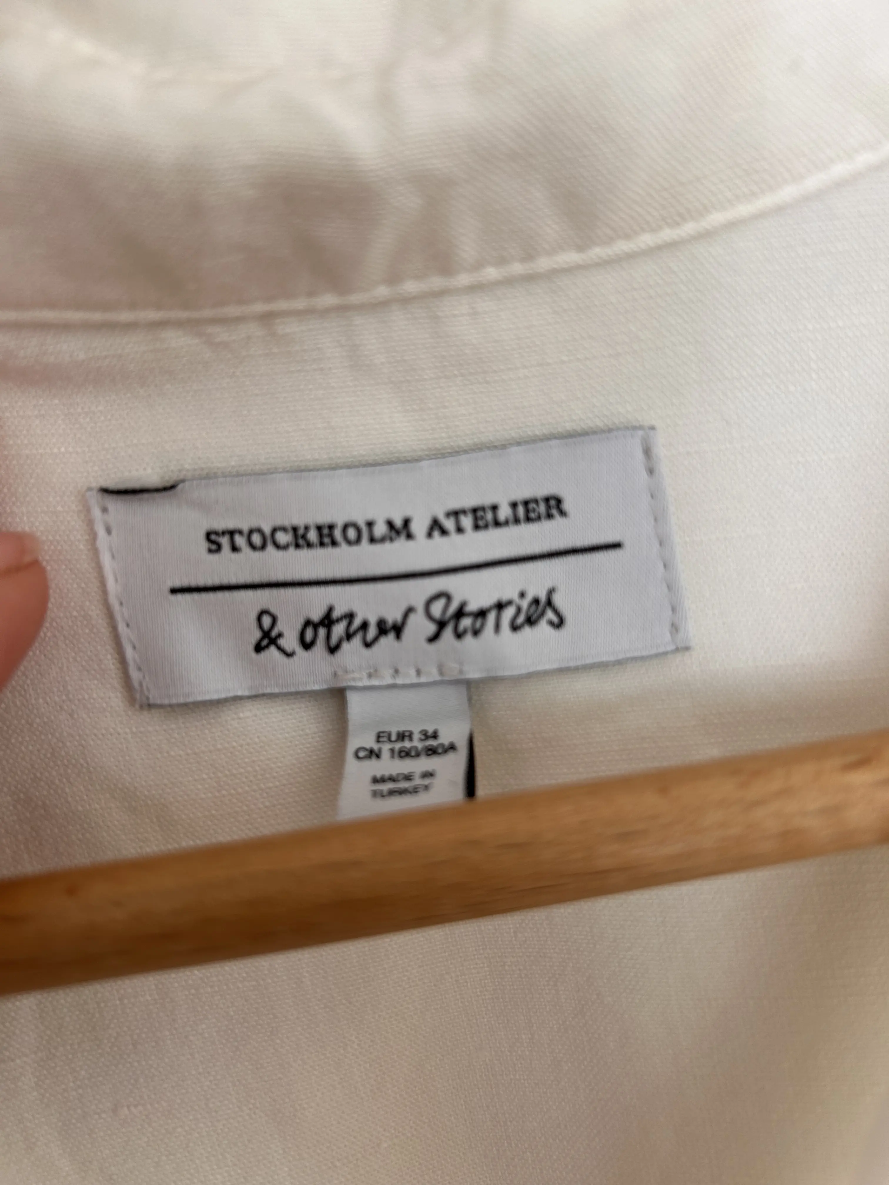 Summery white dress | LOOP-Marktplatz