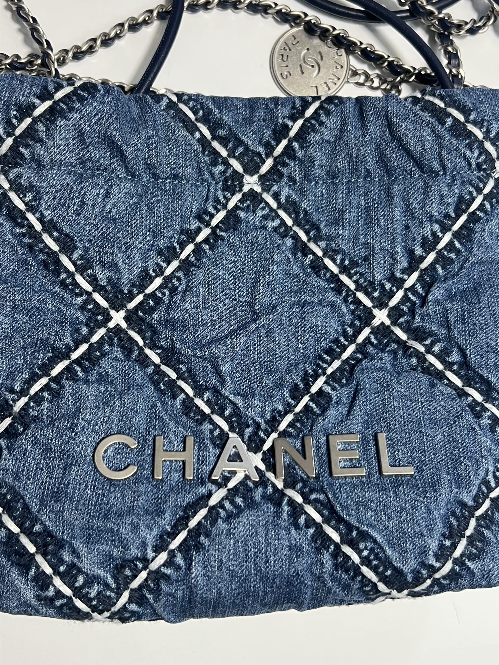 Chanel Mini 22 bag | Marché LOOP