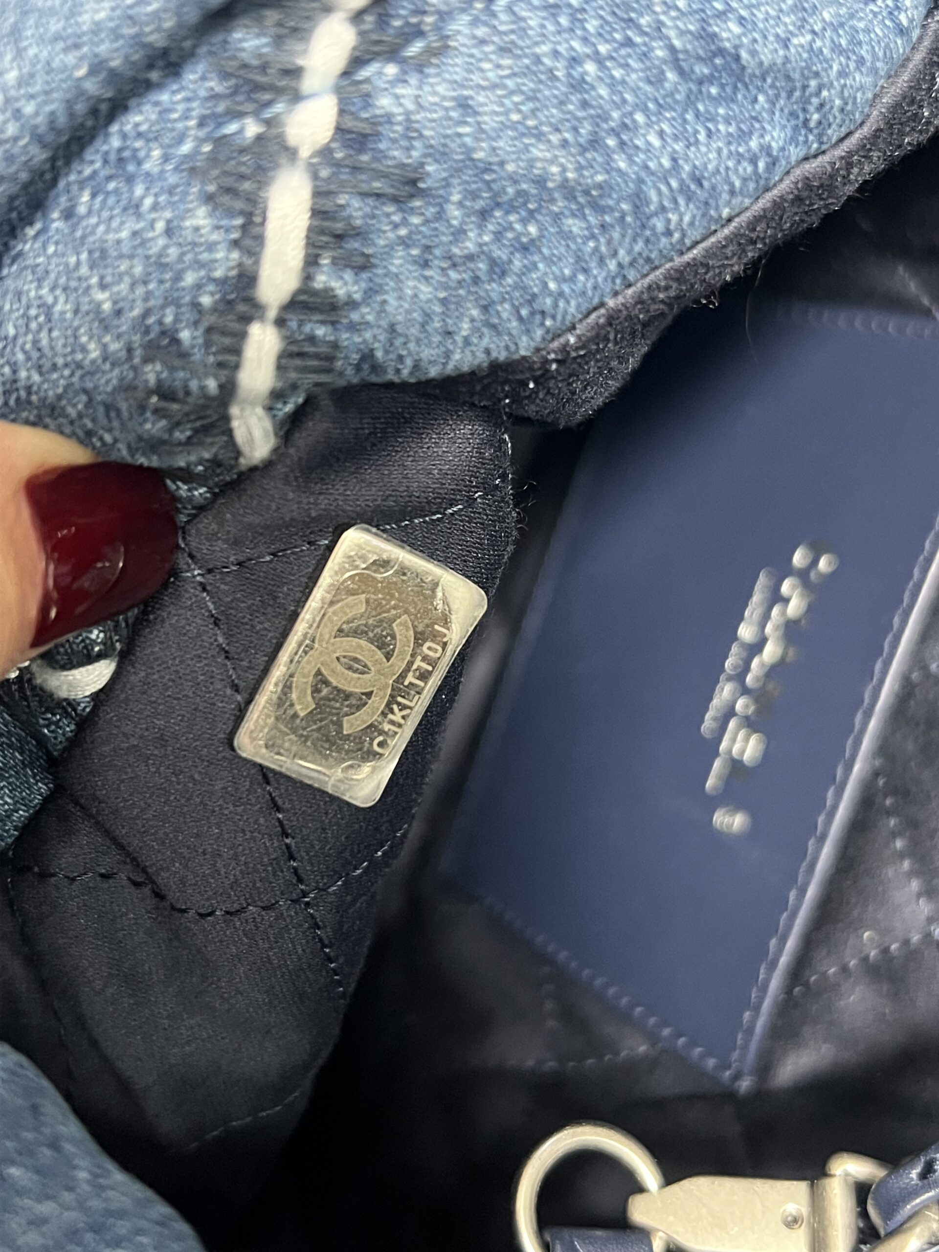 Chanel Mini 22 bag | Marché LOOP