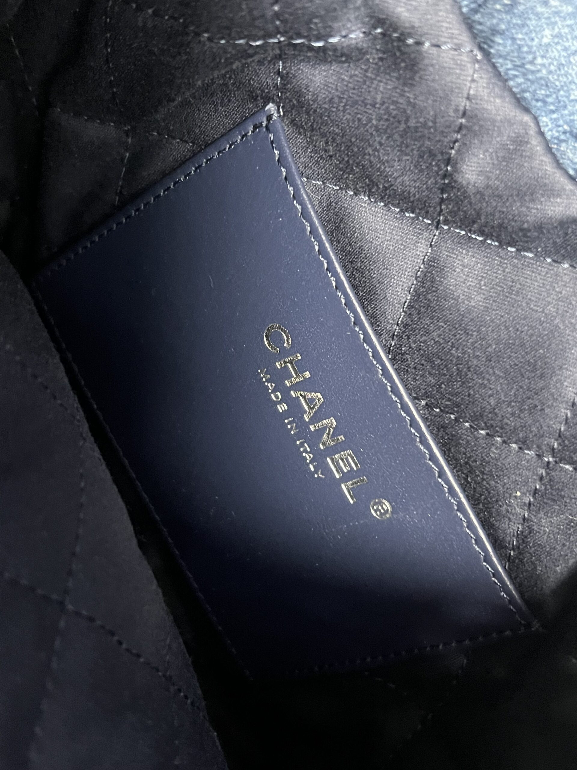 Chanel Mini 22 bag | Marché LOOP
