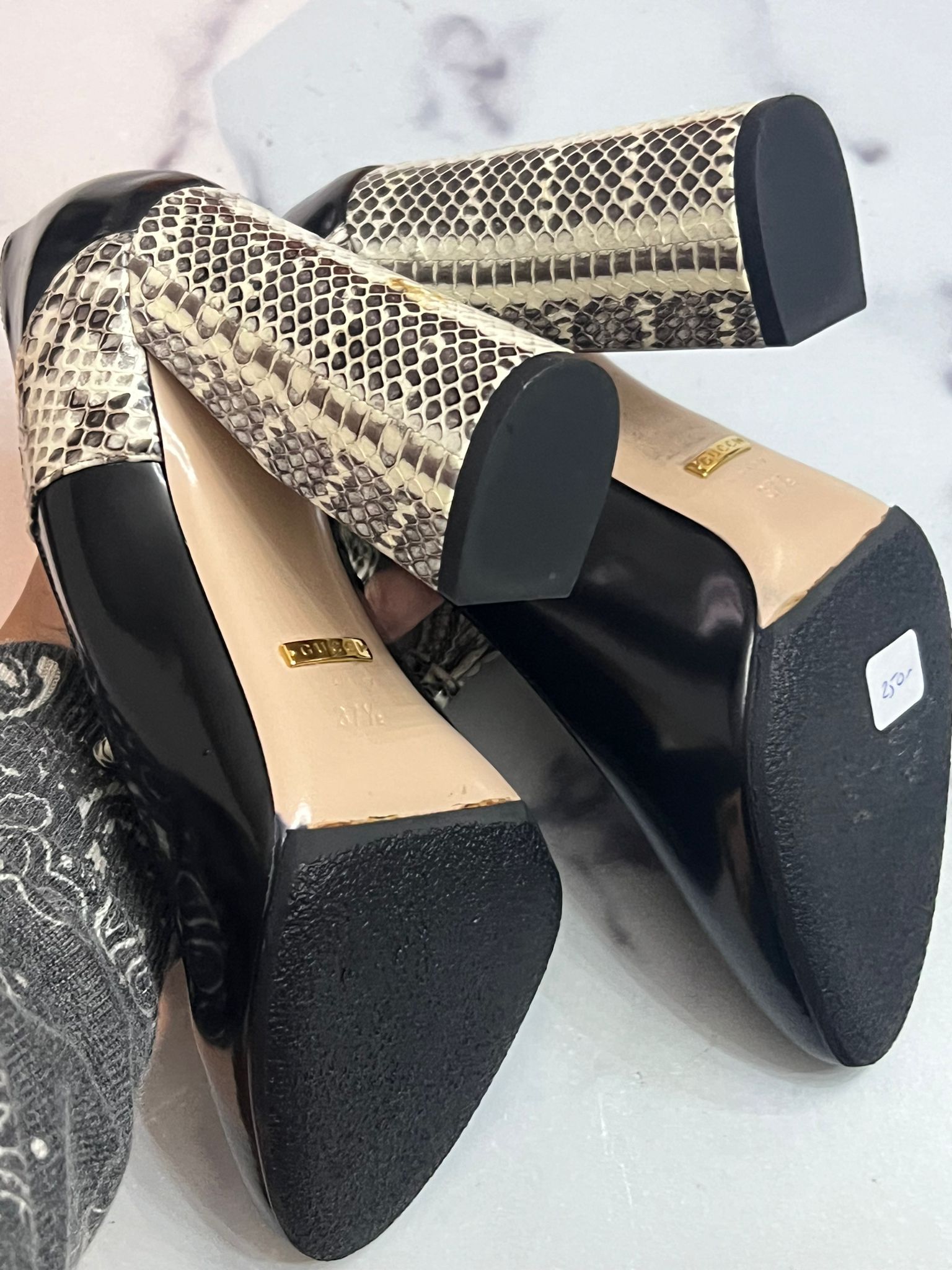 Gucci pumps