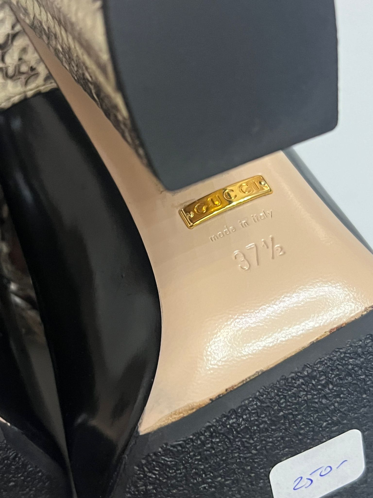 Gucci pumps