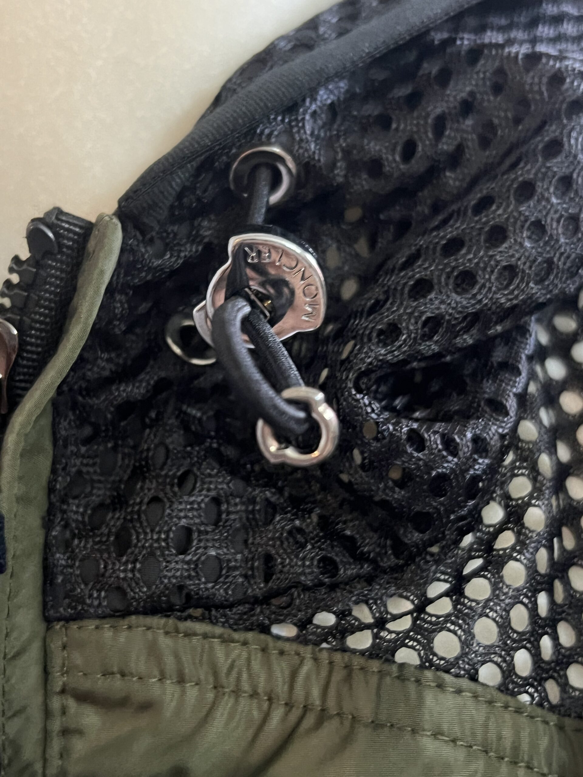 Moncler jacket | LOOP-Marktplatz