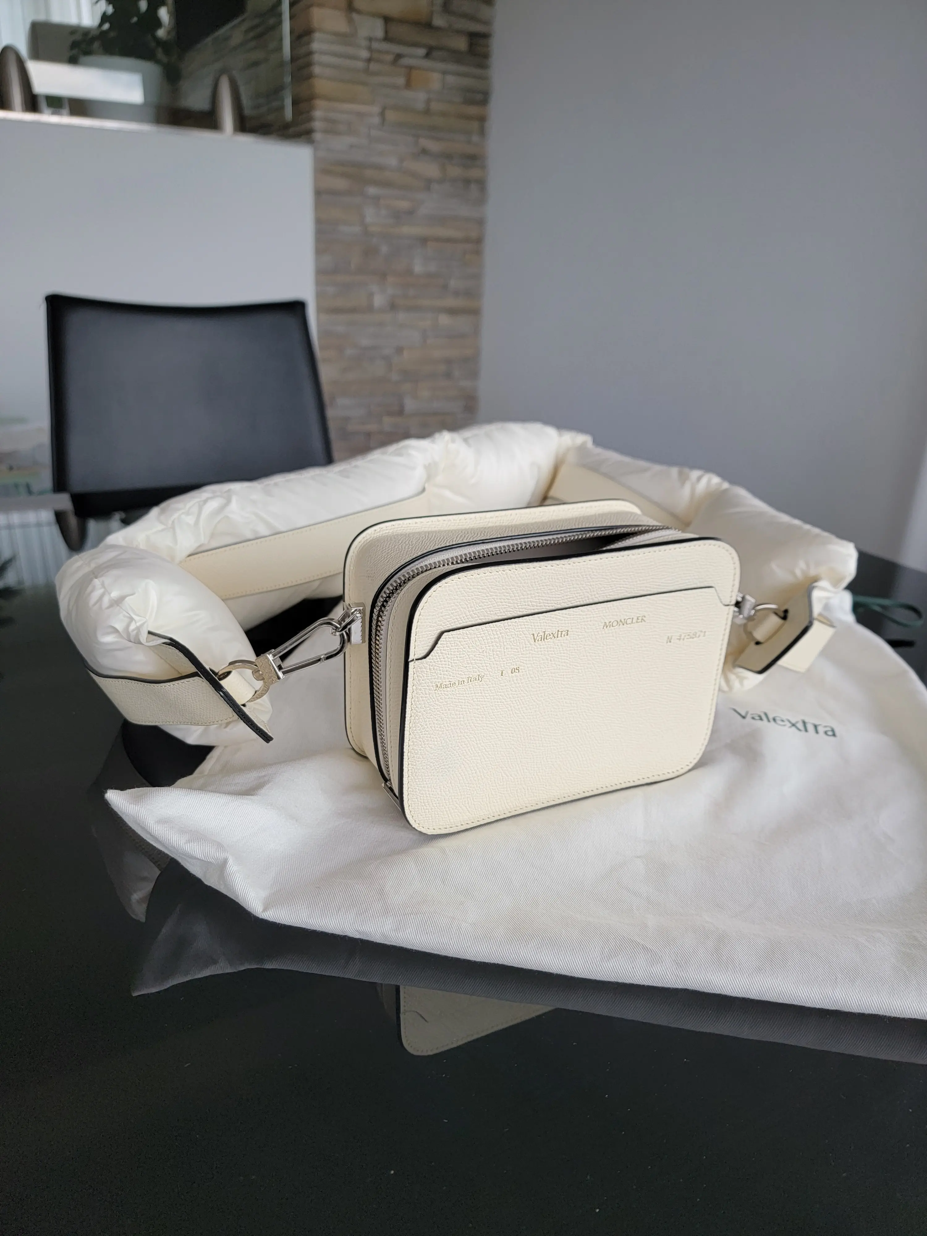 Moncler x Valextra Tasche | LOOP-Marktplatz
