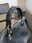 Louis Vuitton Alma PM Epi Vernis