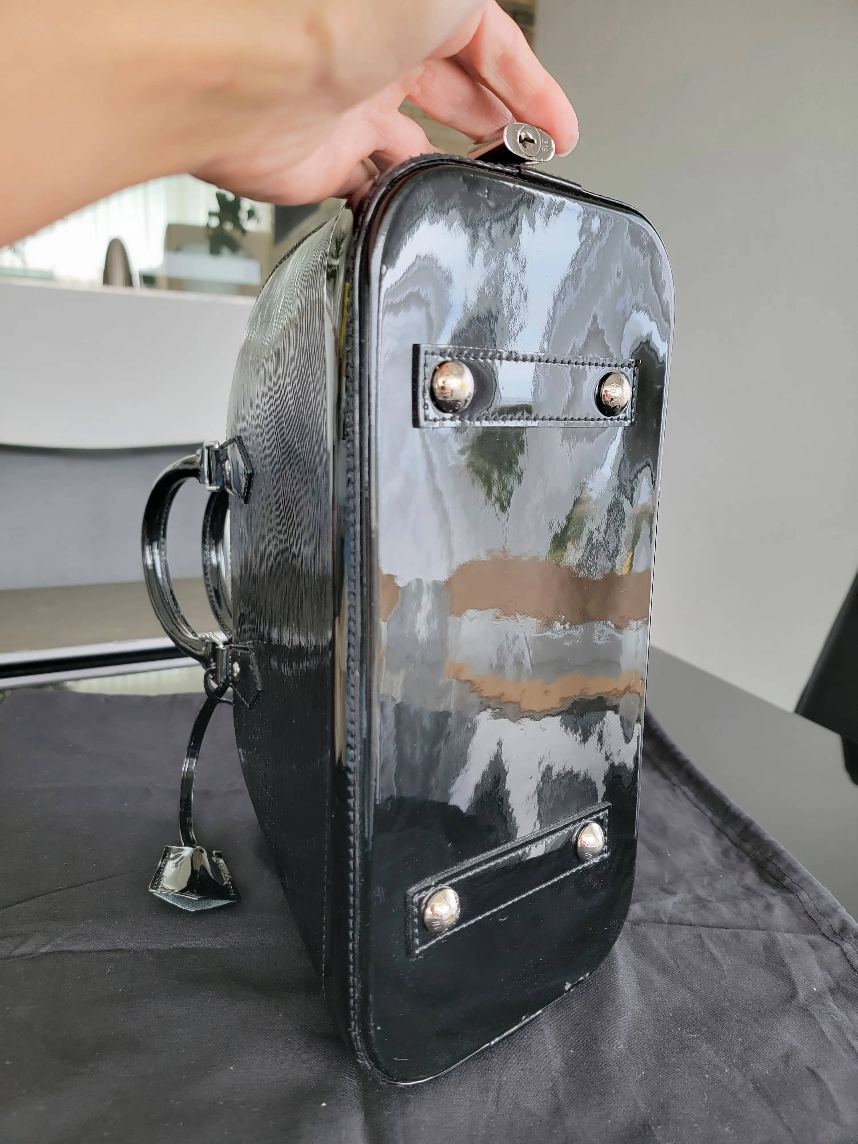 Louis Vuitton Alma PM Epi Vernis | Marché LOOP
