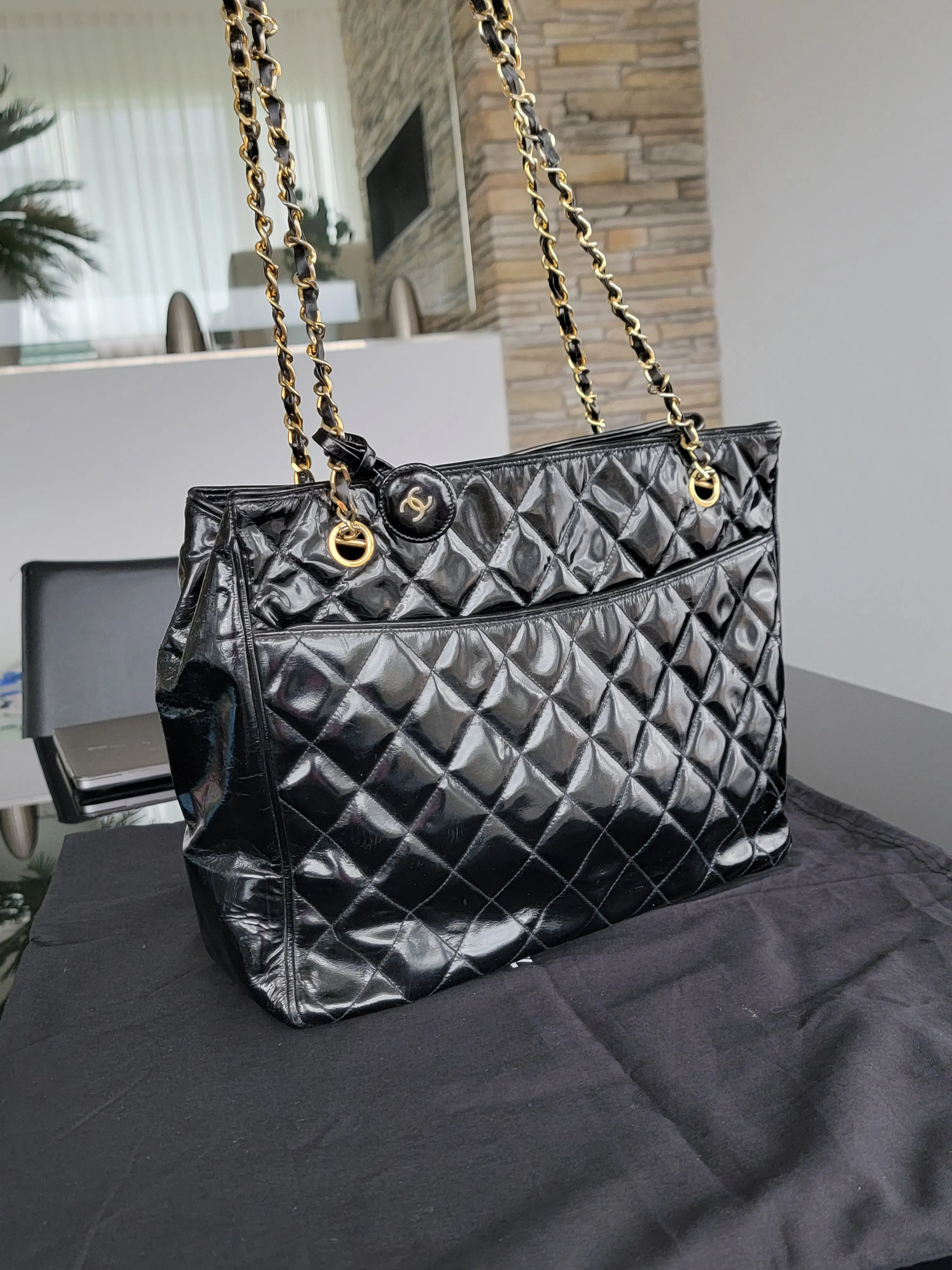 Chanel Shopper Lackleder | Marché LOOP