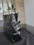 Chanel Shopper Lackleder