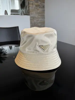 PRADA Re Nylon Fischerhut/ Bucket Hat | Marché LOOP