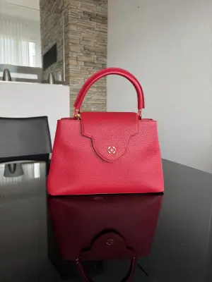 LOUIS VUITTON Capucines PM | LOOP-Marktplatz